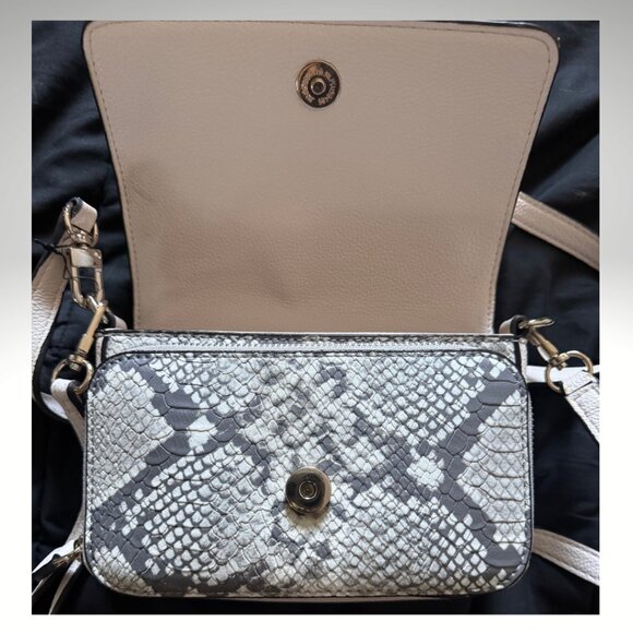 Guess Snakeskin Crossbody Purse Excellent Condition - Picture 4 of 6